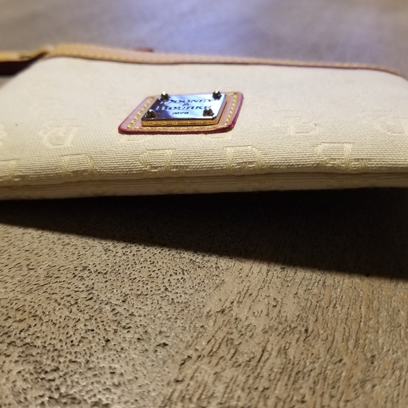 Dooney & Bourke Zipper Wallet Wristlet Change Purs - Picture 8 of 11